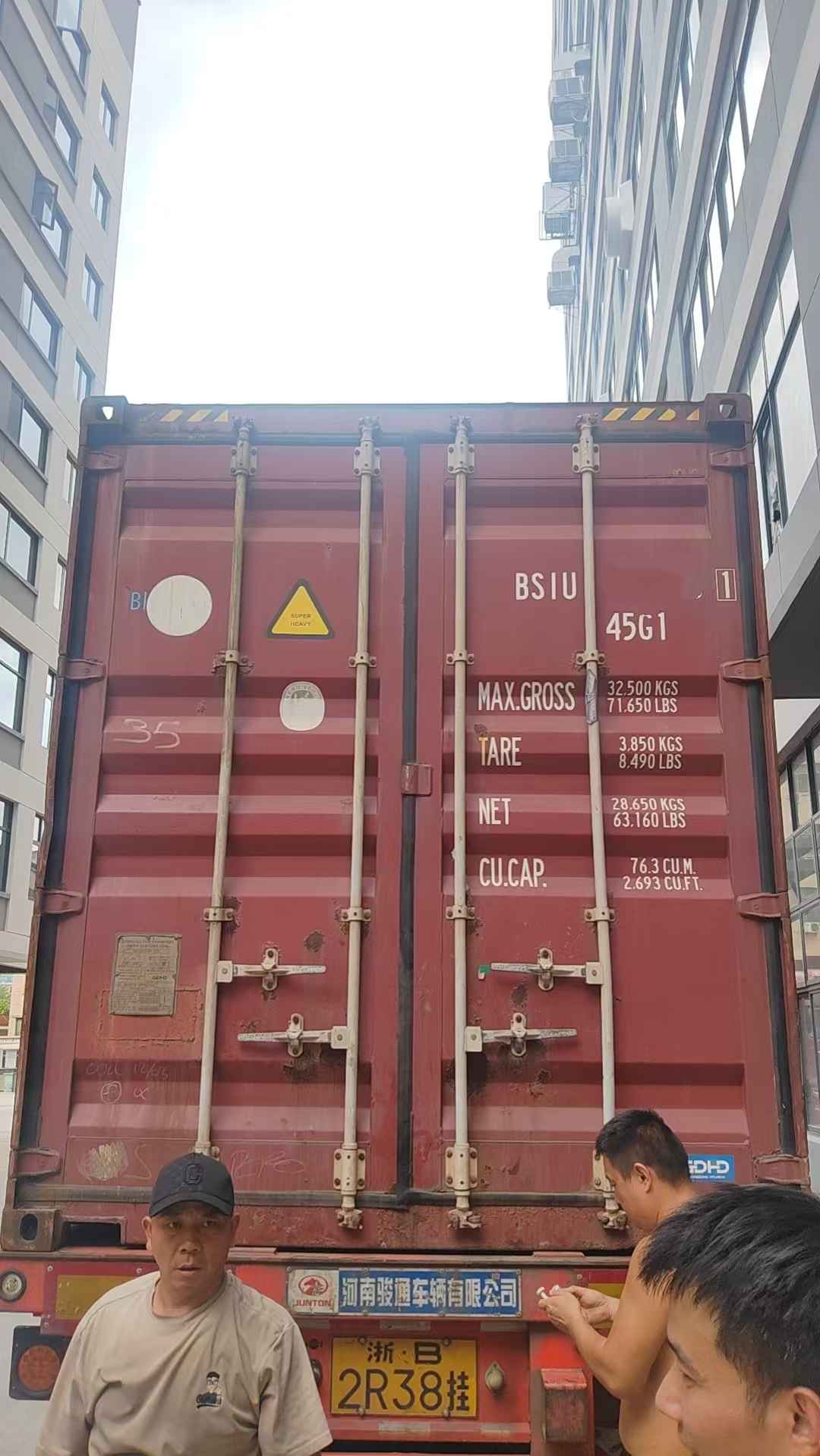 Daily Container Loading at Yiwu Kebon: First Aid Kits Ready for Global Delivery